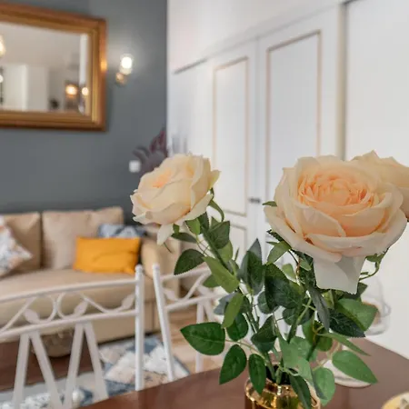 Main Street Apartments By Raspberry Cascade Faro Room photo