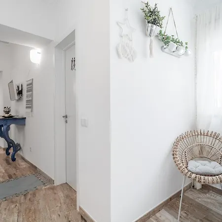 Main Street Apartments By Raspberry Cascade Faro Room photo
